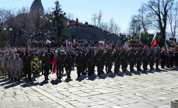 Стотици пловдивчани и гости на Пловдив изкачиха Бунарджика за да