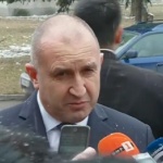 Радев за снежните топки по Петков: Няма пробив в сигурността, а в здравия разум