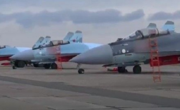 Русия показа кадри от участието на изтребители Су-35 във военната операция в Украйна (Видео)