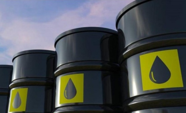 Петролът загуби близо една четвърт от стойността си след най големия
