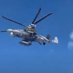 Министерството на отбраната на Русия публикува кадри с унищожаването на украински бронирани машини с хеликоптери Ка-52 (Видео)