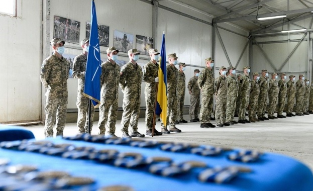 Украинските войници които служат в мироопазващите сили на НАТО в