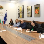 Министър Проданов пред украинския посланик: Правителството прави всичко възможно да помогне на гражданите на Украйна