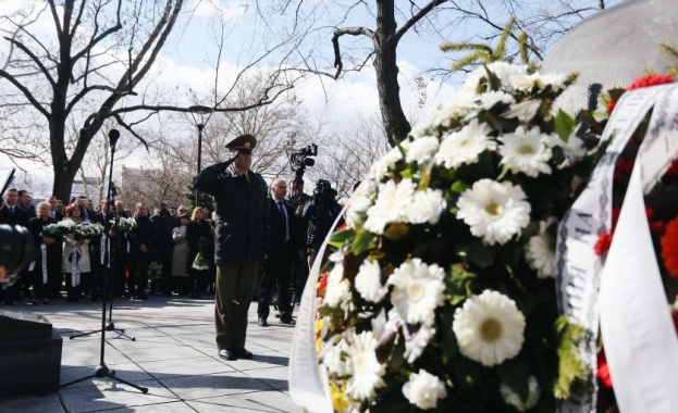 На Паметника на спасението в София започна възпоменателната церемония по