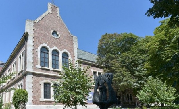 Образователна програма Гледай рисувай и учи започна в Градската художествена