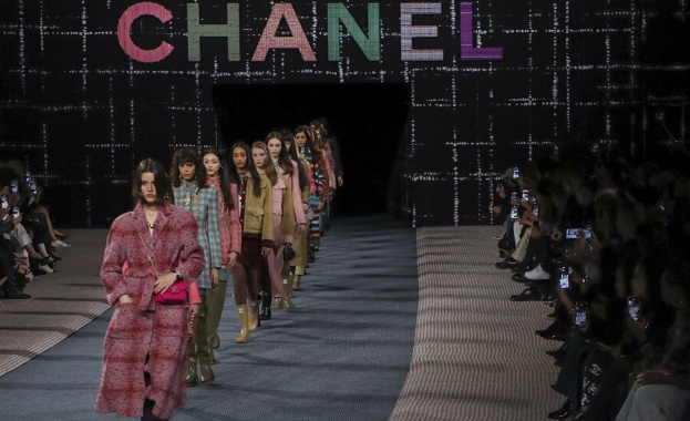 В рамките на Седмицата на модата в Париж своята колекция