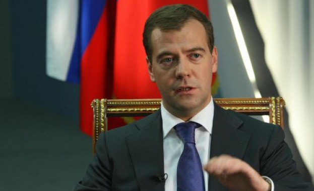 Бившият руски президент Дмитрий Медведев е предприел изненадващо пътуване до