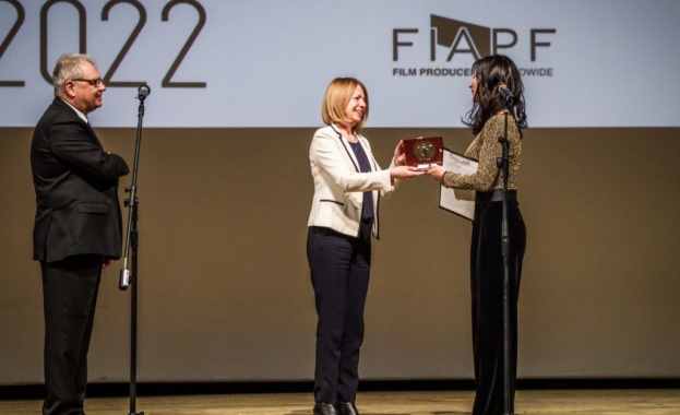 Йорданка Фандъкова връчи отличието на СО за принос към изкуството на киното на Анжел Вагенщайн