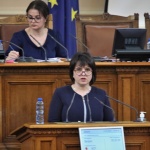 Депутатът от БСП Веска Ненчева пита образователния министър за атестирането на учители