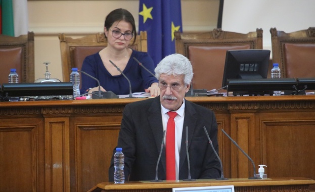 От средата на 2017 г до март 2021 г по