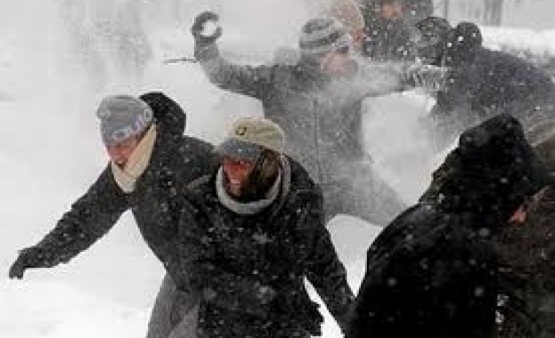 Седем души бяха простреляни снощи в Истанбул след като масов