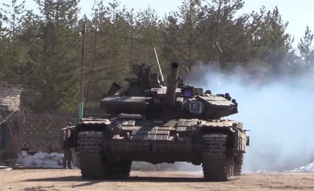 Руските военни започнаха прехвърлянето на пленена украинска техника на бойците