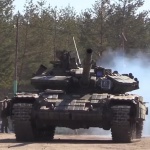 Руските военни започнаха предаването на пленена украинска техника в ЛНР и ДНР (ВИДЕО)