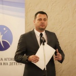 Иван Ченчев връчи приза „Посланик на доброто“ на ученици от училище „Проф. Никола Маринов“ в Търговище