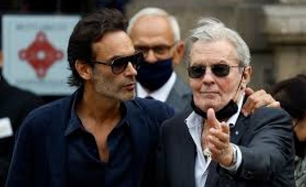 Френската преса обсъжда мемоарите на Антъни Делон син на 86 годишния