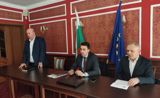 Заместник министърът на земеделието Момчил Неков и народният представител от 20 и