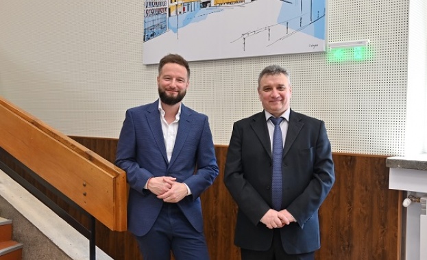 Една от най големите зали на Университета за национално и световно