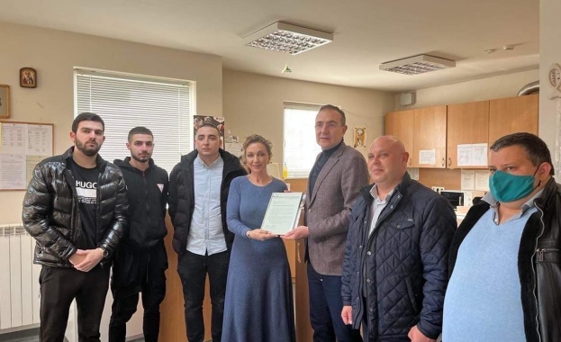 Младежката организация на БСП във Варна направи дарение на Центъра