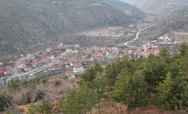 Семейство от село Стара Кресна е готово да отвори дома