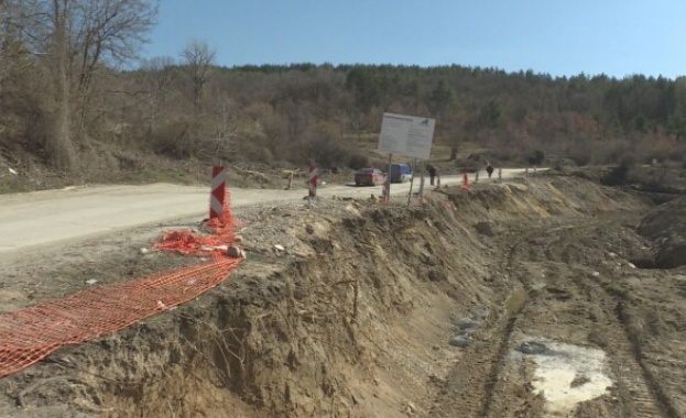 Зрители на bTV сигнализираха за внезапно спряла работата по укрепването