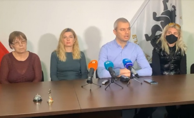 Лидерът на партия Възраждане Костадин Костадинов призова правителството спешно да