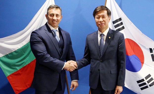 Ръководството на НАП обсъди с корейските си колеги цифровизацията и