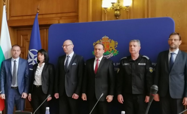 Министърът на отбраната Драгомир Заков представи екипа си и приоритетите