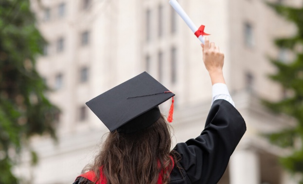 Професионалната реализация на дипломираните висшисти в България ще се проследява