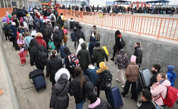 Около 4 2 млн украинци са напуснали страната си след началото
