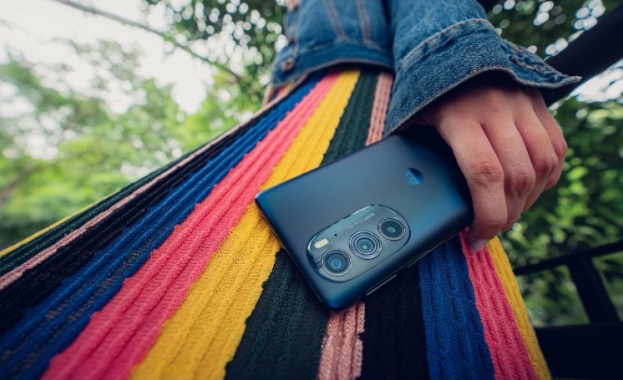 Нов сезон – нов телефон. Улови пролетните емоции в детайли с Motorola Edge 30 Pro