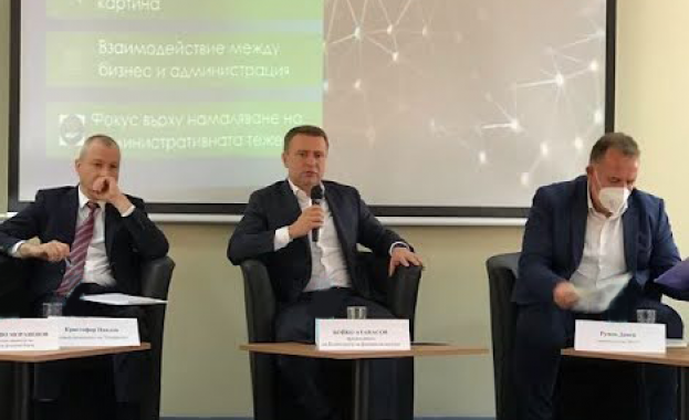 Г н Бойко Атанасов председател на Комисията за финансов надзор представи