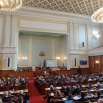 Народното събрание прие на първо четене здравното осигуряване на бежанците