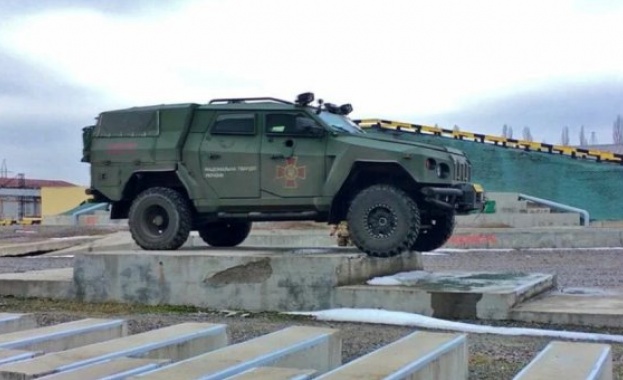 Дори легендарните Hummer и на американската армия вече се заменят с