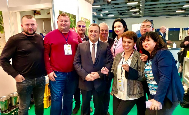 Министърът на земеделието д-р Иван Иванов посети щанда на Българската