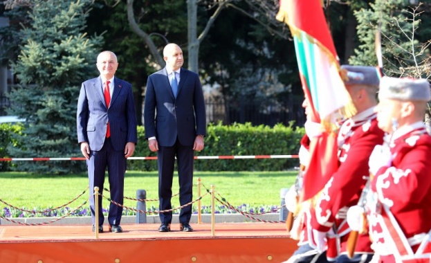 Радев посреща албанския президент в София