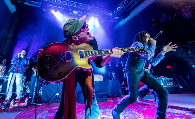 Четири години след последното си гостуване у нас Thievery Corporation