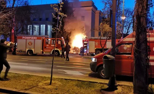 Инцидент пред руското посолство в Букурещ Мъж се самозапали пред