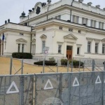 "Възраждане" на протест, ограждения пред парламента