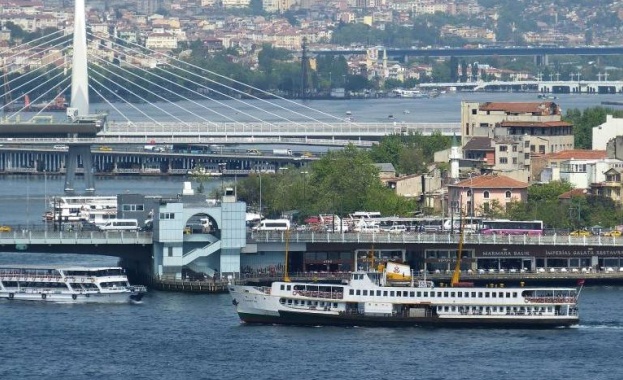 Босфорът е затворен за движение в двете посоки поради гъста