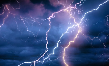 Мълния уби турист на връх Ком