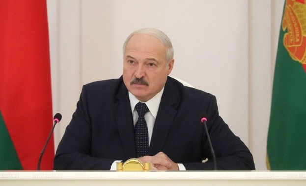 Президентът на Беларус Александър Лукашенко вчера се появи публично и