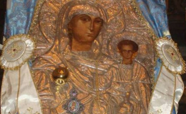 Празникът Златна ябълка е възпоминание на чудотворната икона Пресвета Богородица