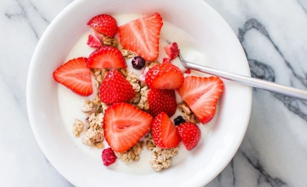 На закуска трябва редовно да включвате пет храни намаляващи риска