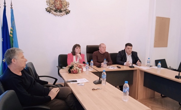 Членът на Изпълнителното бюро на БСП Катя Георгиева и зам председателят