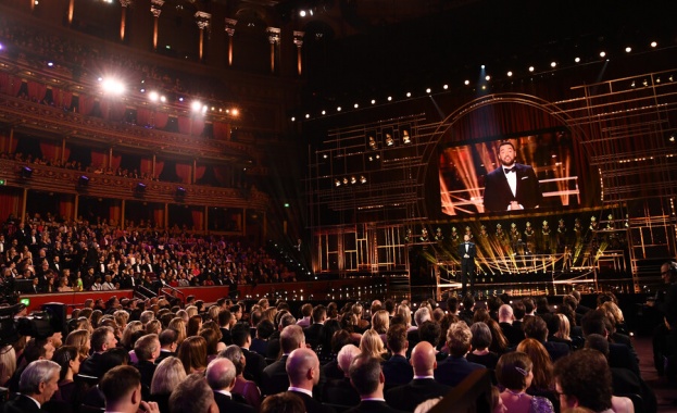 Мюзикълът Кабаре спечели седем награди от 11 номинации сред които