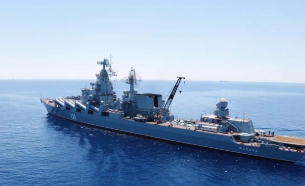 Ракетният крайцер Москва флагманът на руския Черноморски флот който беше