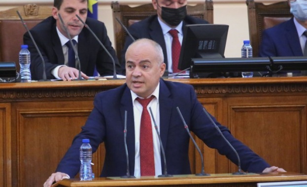 Тези фирми които протестираха пред Народното събрание трябва да започнат