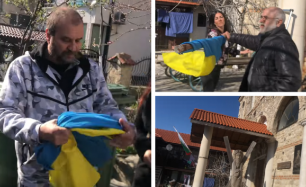 Партийни активисти от „Възраждане“ свалиха украинското знаме, издигнато на входа