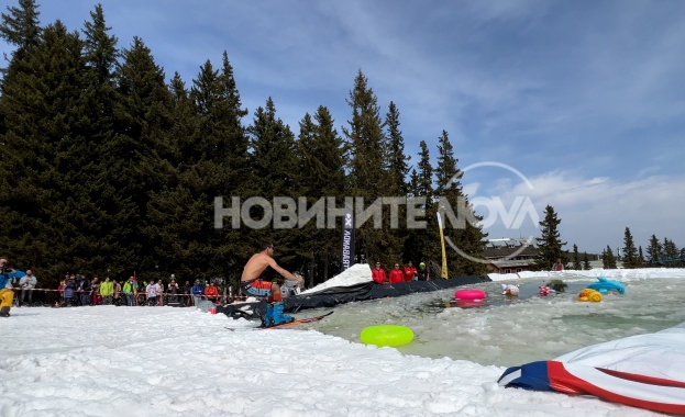 Стотици скиори, сноубордисти и дори парапланеристи се събраха край хижa