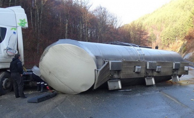 Американски федерален регулаторен орган потвърди че катастрофа на камион полуремарке